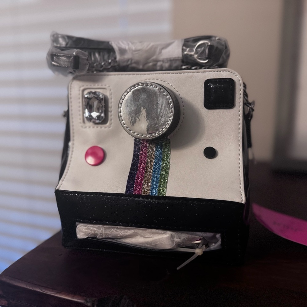 BETSY JOHNSON “OH SNAP” Polaroid Camera Purse. Limited Edition.